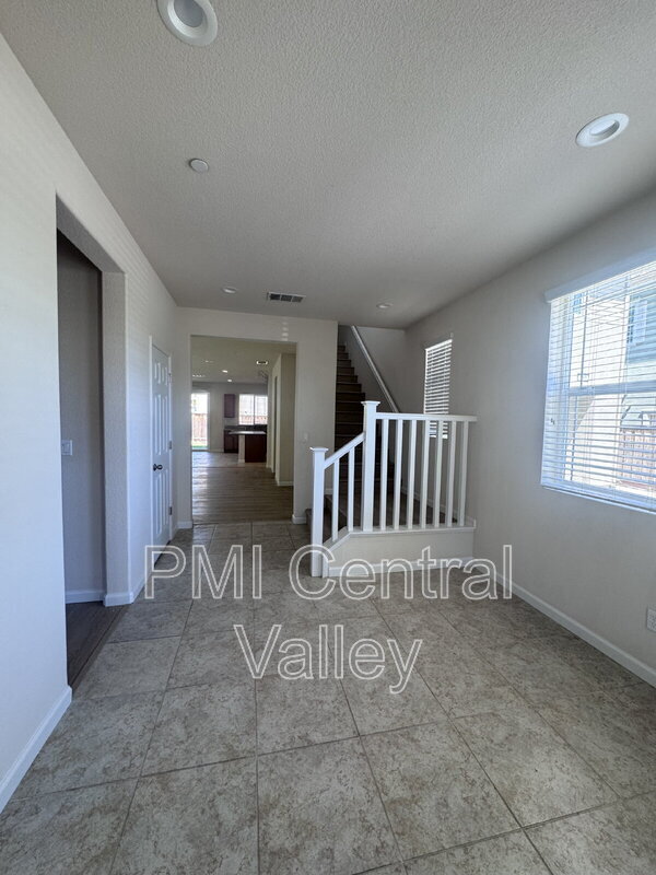 643 W Huntington Ave photo 4