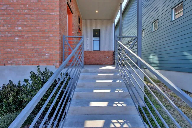 6133 Seville Dr Austin, TX 78724 photo 3
