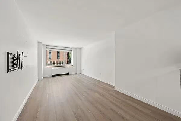 1760 Second Avenue photo 2