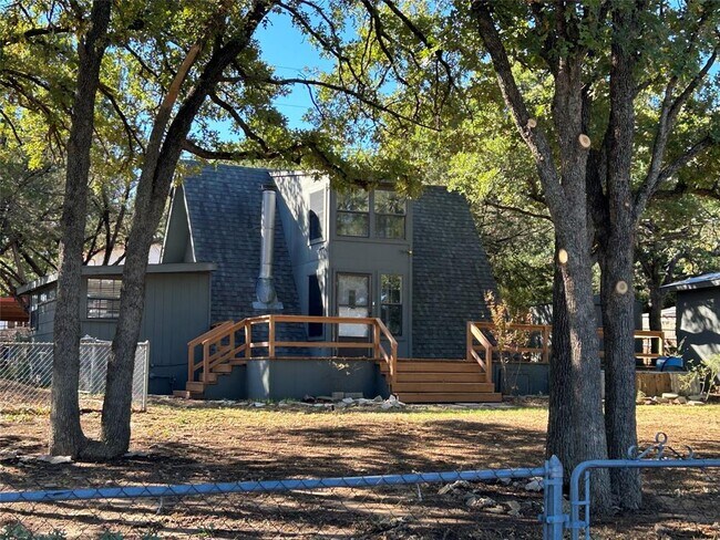 702 Western Hills Trail, Granbury, TX 76049 photo 2