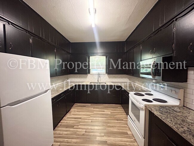 111 S Wood St Ferris, TX 75125 photo 5