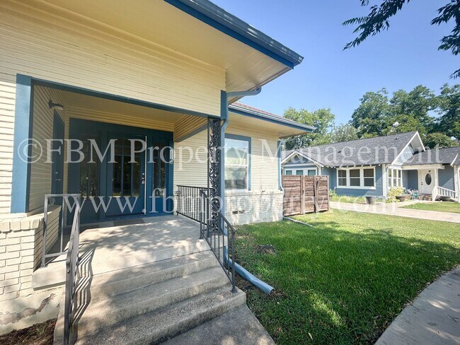 111 S Wood St Ferris, TX 75125 photo 3