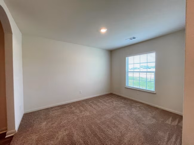 313 Cres Park Dr Jarrell, TX 76537 photo 4