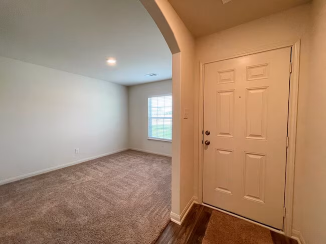 313 Cres Park Dr Jarrell, TX 76537 photo 3