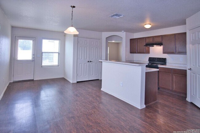 5827 Camier Cove San Antonio, TX 78218 photo 4