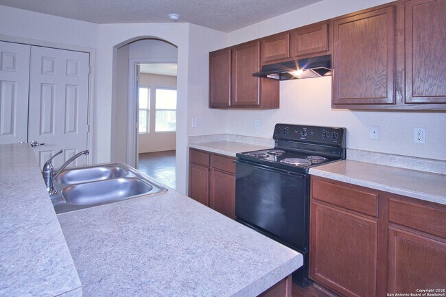 5827 Camier Cove San Antonio, TX 78218 photo 5