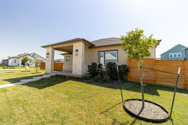 7701 Donnelley Dr Austin, TX 78744 photo 2