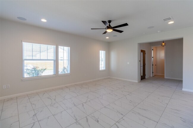 7701 Donnelley Dr Austin, TX 78744 photo 4