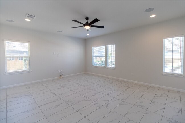 7701 Donnelley Dr Austin, TX 78744 photo 5