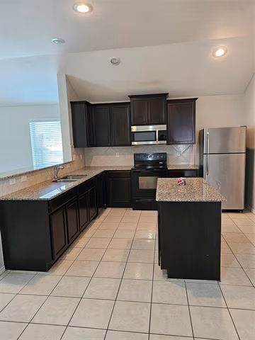 421 Haddington Street, Crowley, TX 76036 photo 3