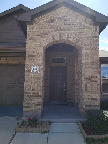 421 Haddington Street, Crowley, TX 76036 photo 2