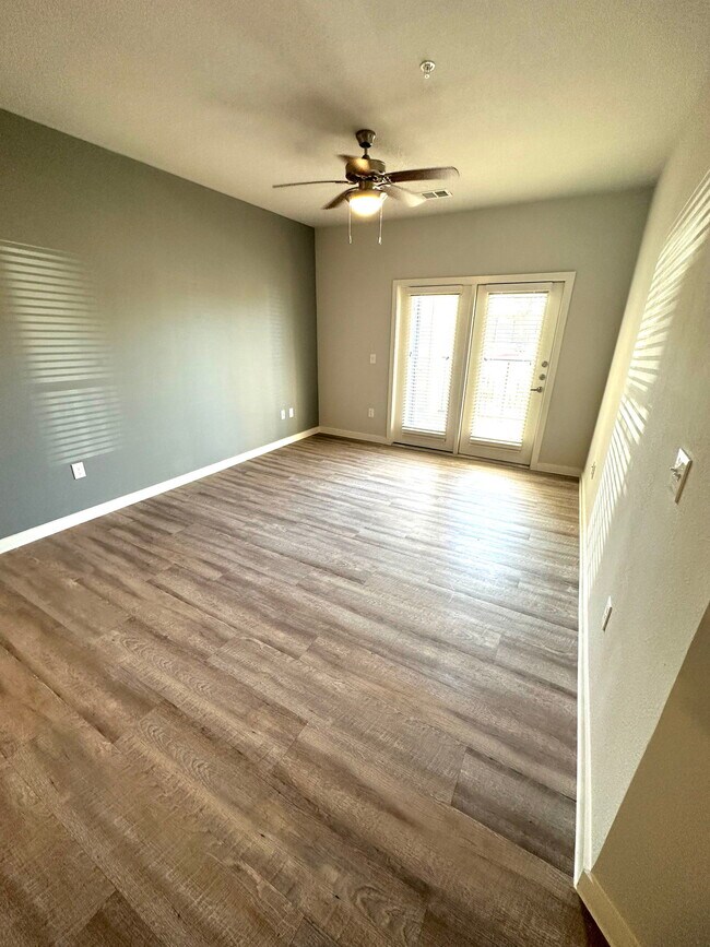 1051 N Farm to Market 1660 Hutto, TX 78634 photo 3
