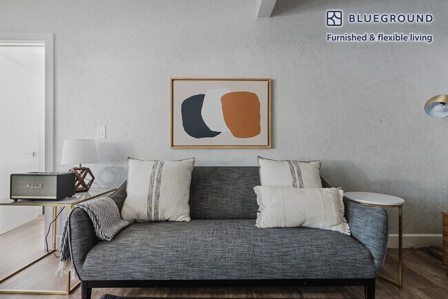 715 Everett Ave Palo Alto, CA 94301 photo 2
