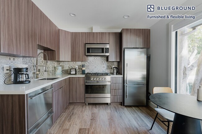 715 Everett Ave Palo Alto, CA 94301 photo 5