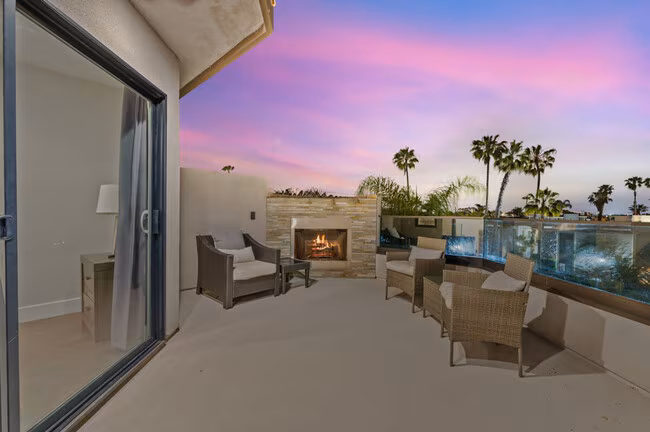 1328 Thomas Ave San Diego, CA 92109 photo 3