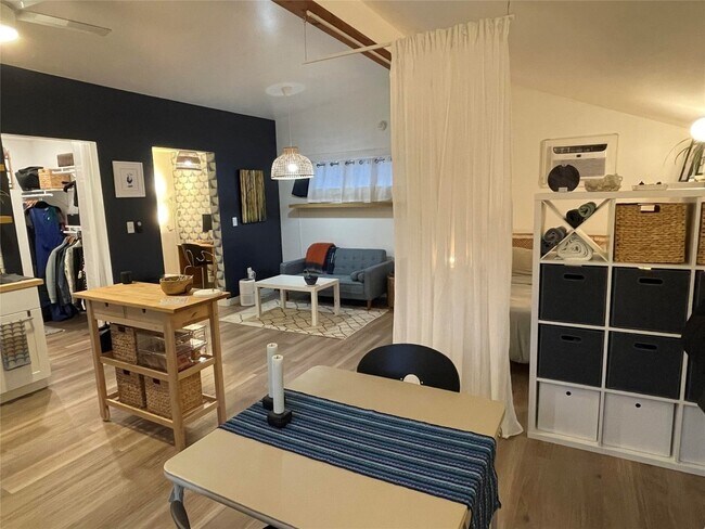 4421 Bellvue Ave Austin, TX 78756 photo 3