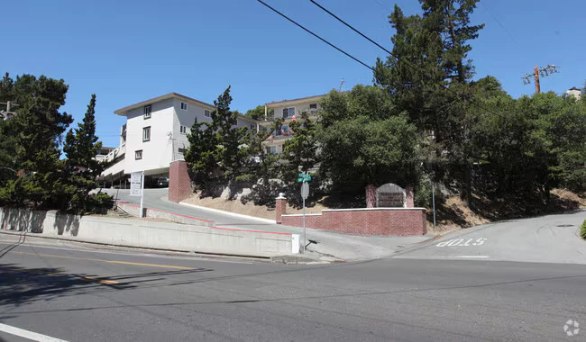 Riviera Apartments photo 2