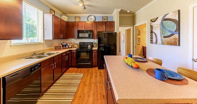 Parkway Grande Apartment Homes photo 5