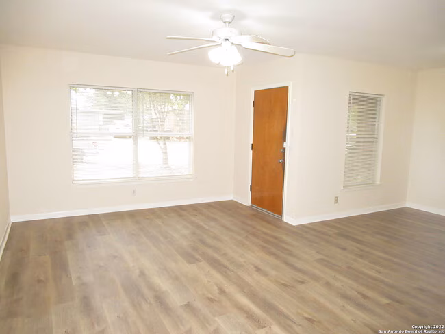 267 Cicero Ave San Antonio, TX 78218 photo 2