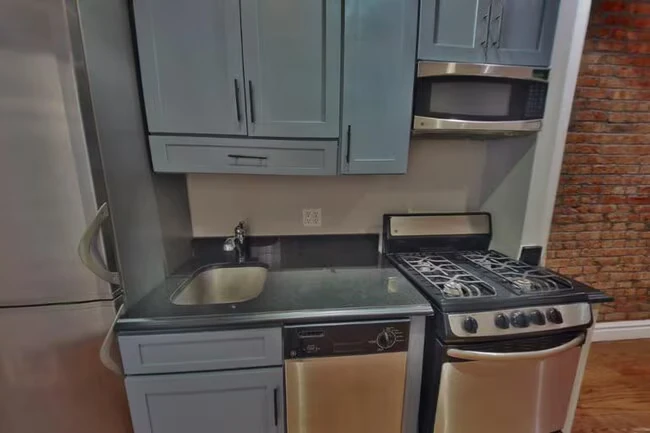 410 E 13th St New York, NY 10009 photo 5