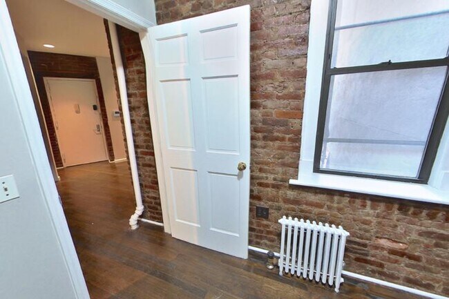 410 E 13th St New York, NY 10009 photo 2