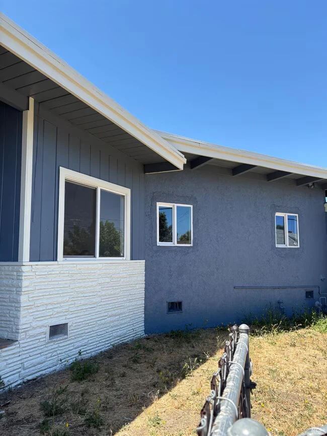 2228 Georgia St Vallejo, CA 94590 photo 2