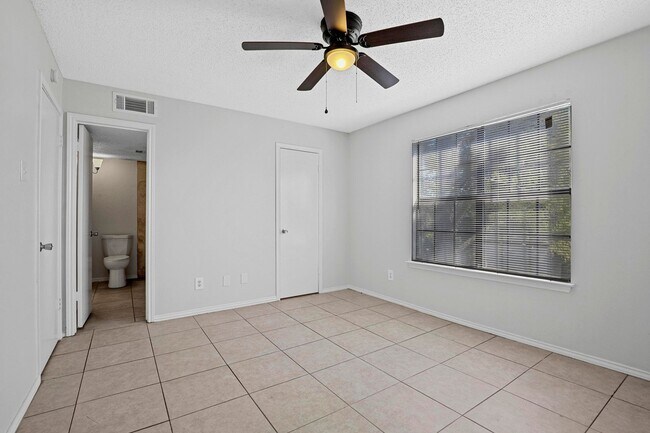 Village Oaks: A Dallas Living Experience photo 4