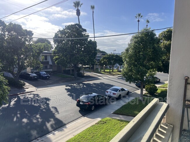 3842 Basilone St San Diego, CA 92110 photo 4