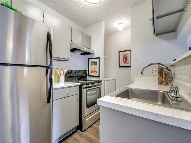 7610 Cameron Rd Austin, TX 78752 photo 5