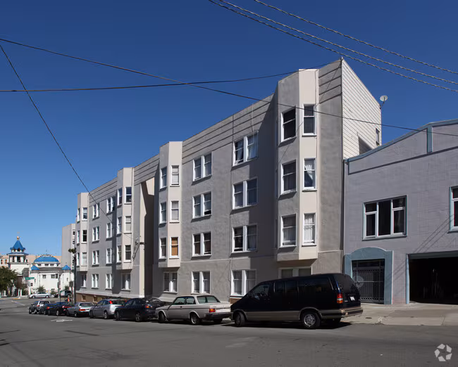 2400 Van Ness Ave photo 3