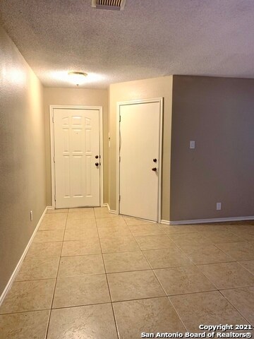 6110 Border Trail Dr San Antonio, TX 78240 photo 2