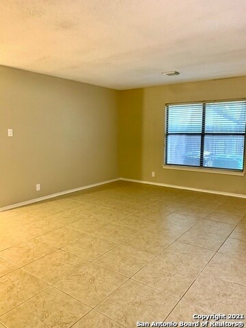 6110 Border Trail Dr San Antonio, TX 78240 photo 3