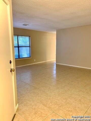 6110 Border Trail Dr San Antonio, TX 78240 photo 4