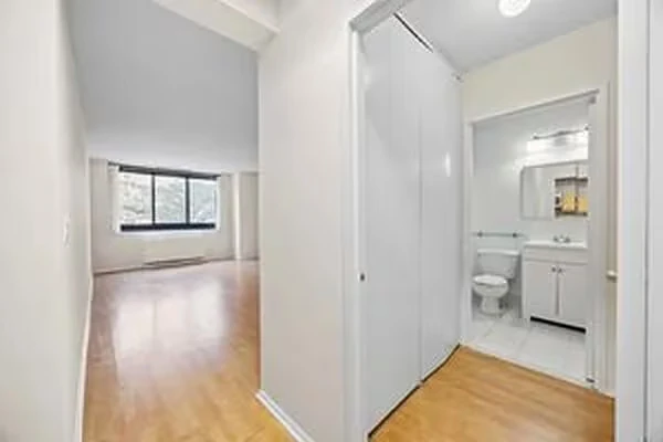 347 W 57th St New York, NY 10019 photo 5