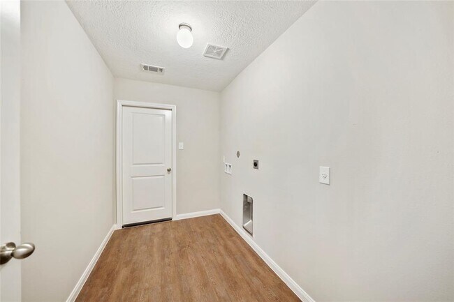 80 County Road 5102b, Cleveland, TX 77327 photo 2