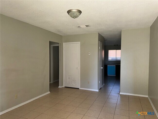 1207 Charisse St Killeen, TX 76543 photo 4
