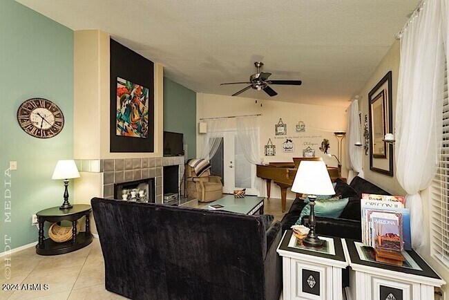 926 W San Mateo Ct Gilbert, AZ 85233 photo 3