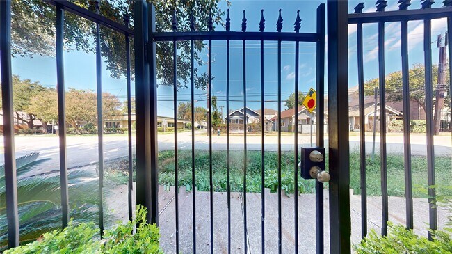 328 Malone Street, Houston, TX 77007 photo 3