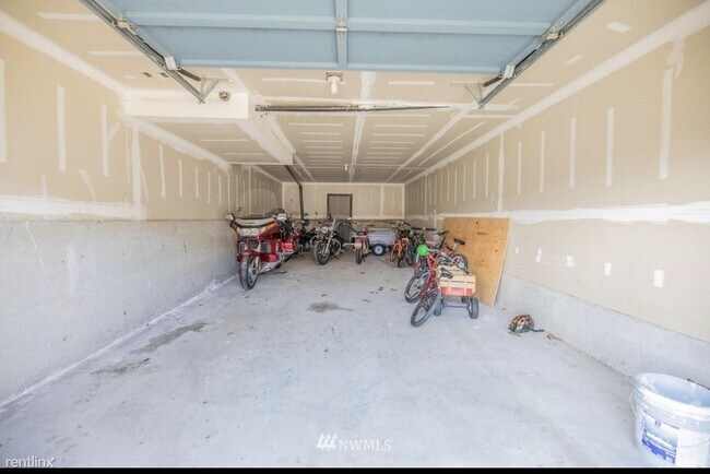 311 Date Avenue photo 4