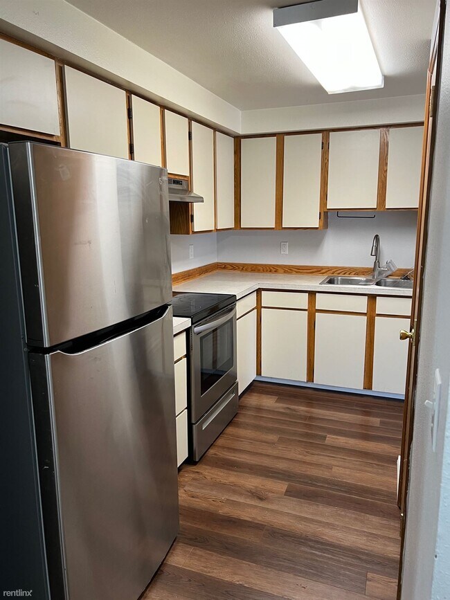 311 Date Avenue photo 2