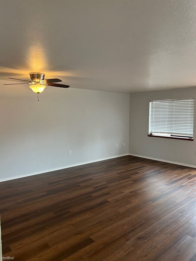 311 Date Avenue photo 3