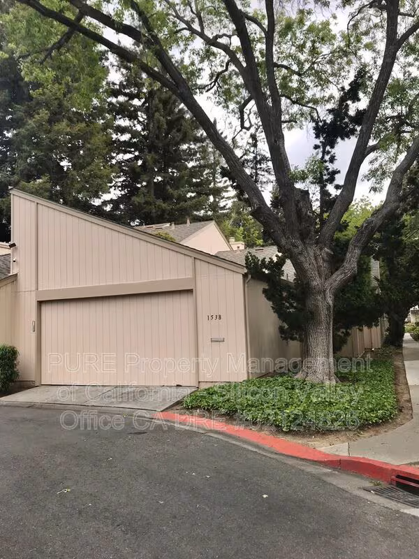 1538 Huddersfield Ct photo 4