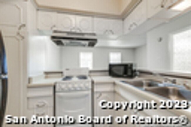 1045 Shook Ave San Antonio, TX 78212 photo 4