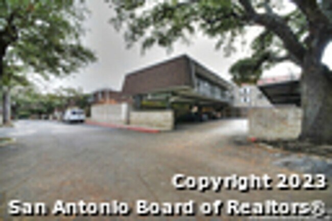 1045 Shook Ave San Antonio, TX 78212 photo 2