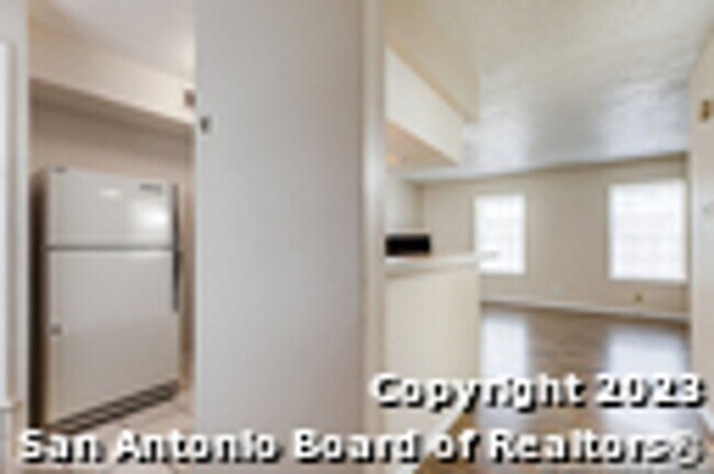 1045 Shook Ave San Antonio, TX 78212 photo 3