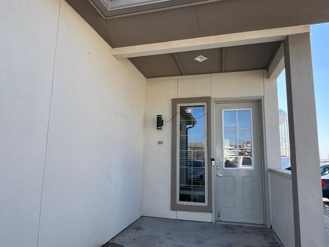 2400 Louis Henna Blvd Round Rock, TX 78664 photo 2