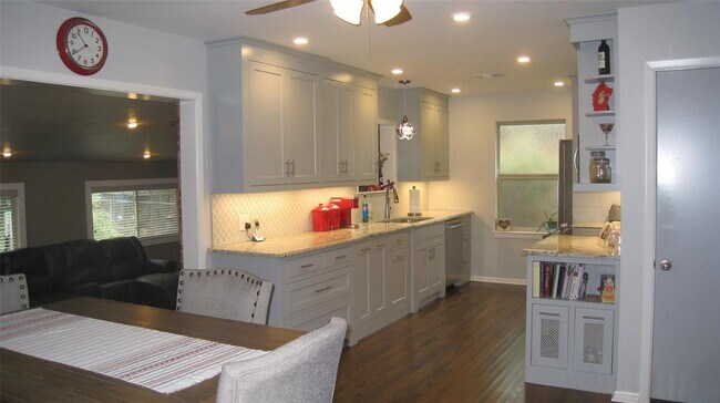 2005 Redwood Place, Denton, TX 76209 photo 2