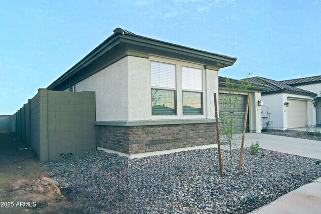 879 W Finch Dr Queen Creek, AZ 85140 photo 3