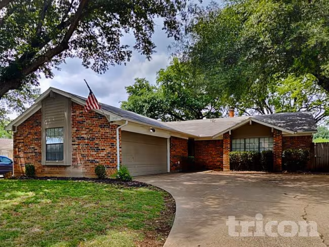 2407 Springridge Dr Arlington, TX 76014 photo 2