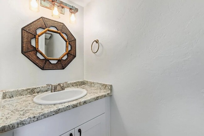 1025 East Highland Avenue, Phoenix, AZ 85014 photo 5
